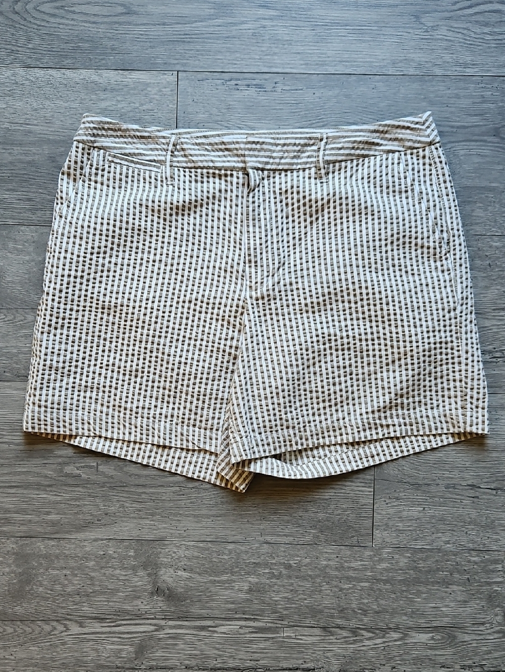 A New Day Beige Pinstripe Seersucker Cotton High-Waist Shorts Size 10